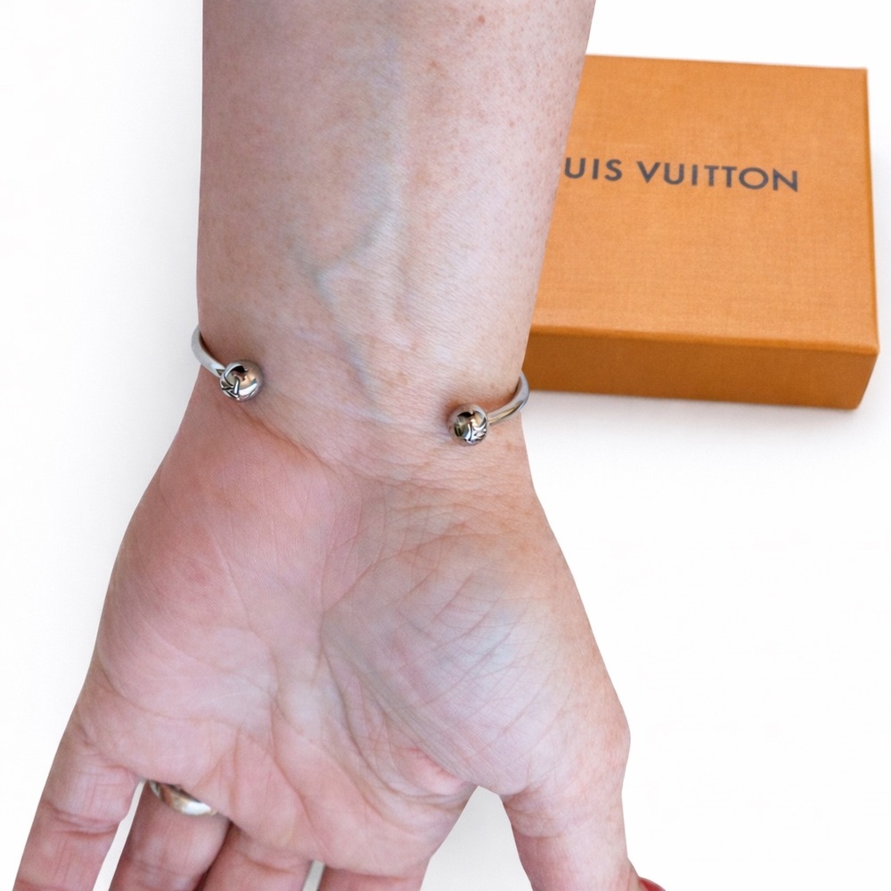 Louis Vuitton • LV “Idylle Blossom” Flower Silver Tone Slim Cuff Bracelet w/Box - Picture 6 of 14